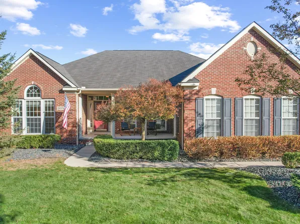 26574 Blackwood Ct, South Lyon, MI 48178