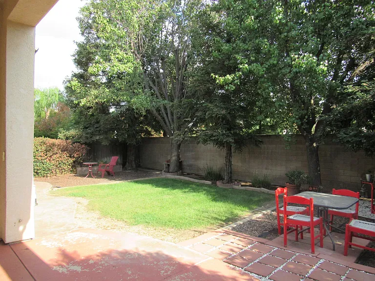 1940 Lawrence Ave — Photo 14