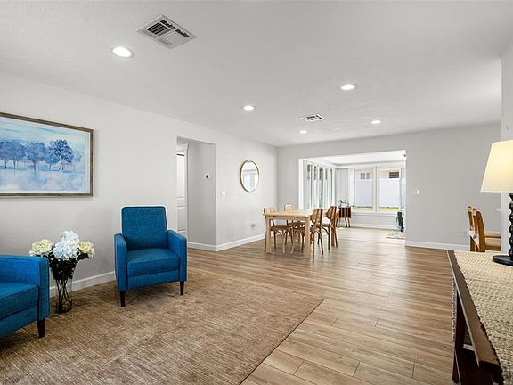 4th image of 331 Tralee St