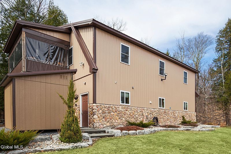 4th image of 380 Mallon Road