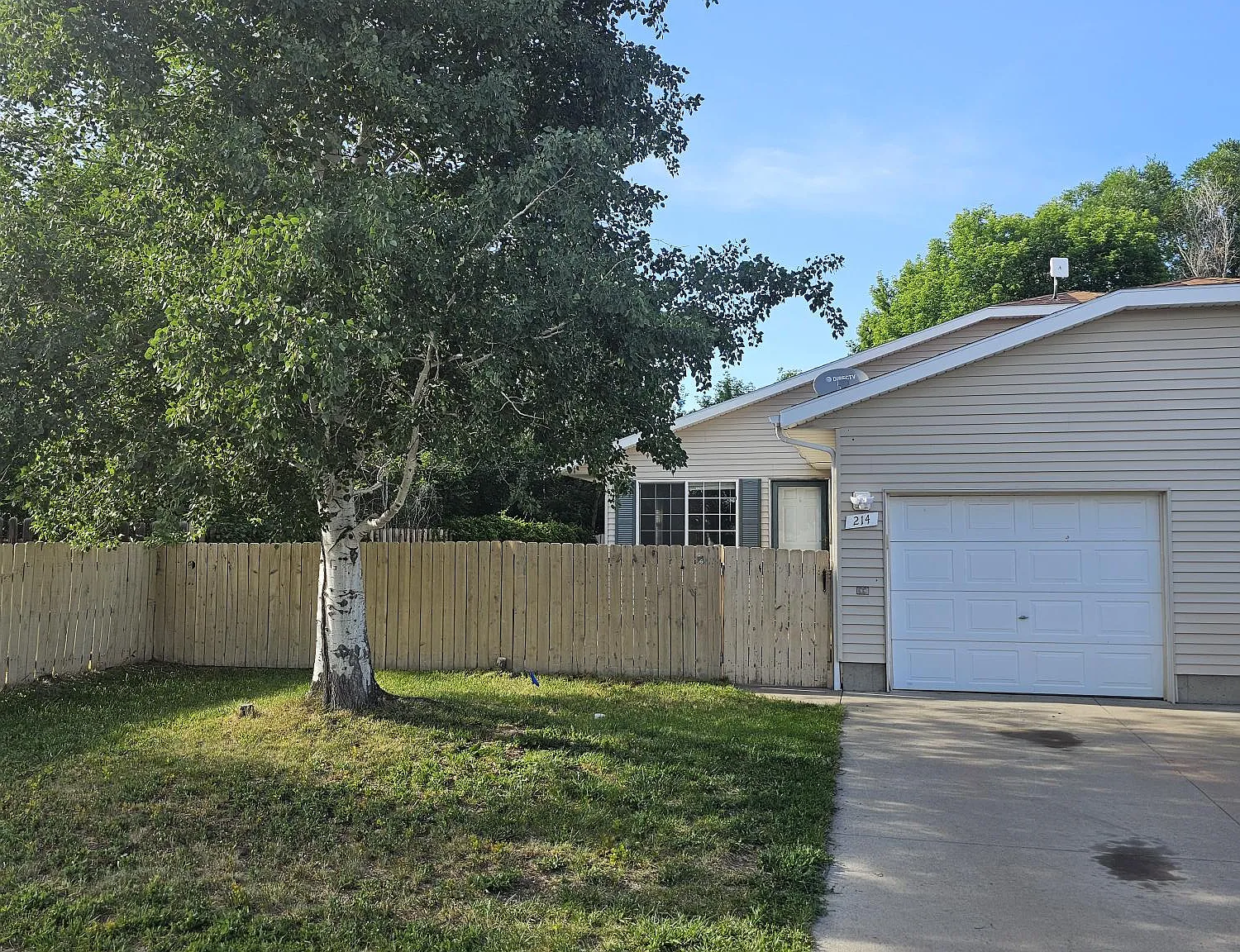 3 bed, 1170 sqft, $2,100 — Photo 1