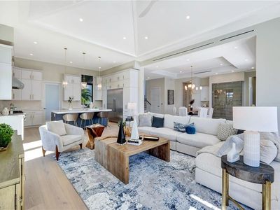 10720 Vanderbilt Dr, Naples, FL, 34108