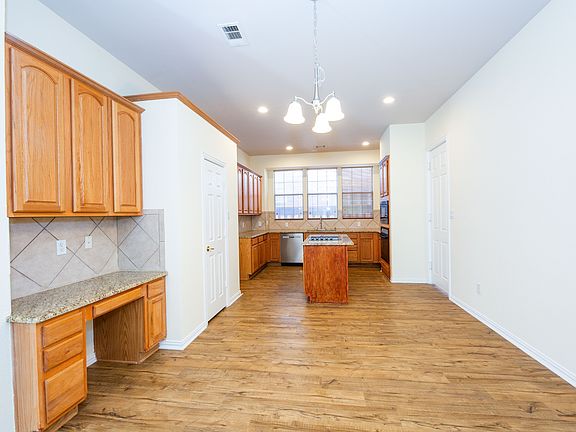 5th image of 2033 Londonderry Dr