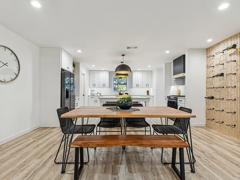 2015 Camelot Dr — Photo 9