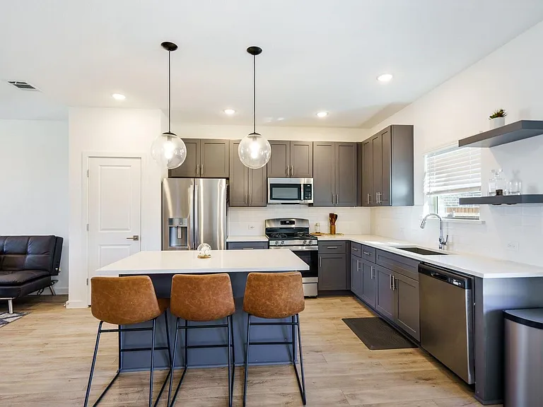 2608 Ontario Dr — Photo 6