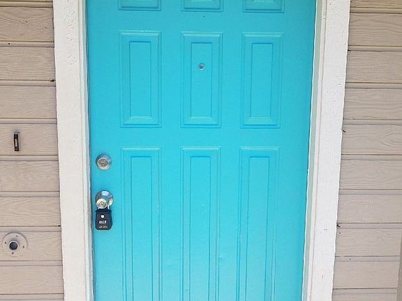 3rd image of 410 Cypress Ln