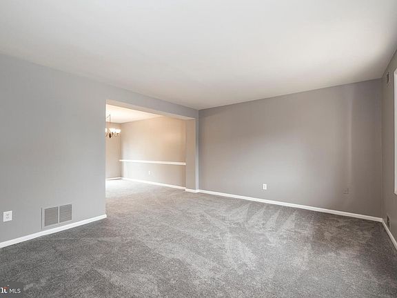 4th image of 147 Roskeen Ct #129