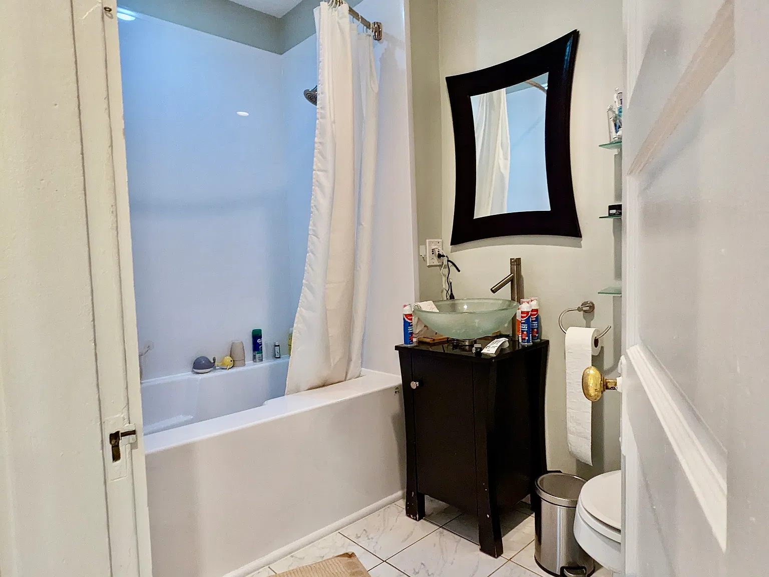 3 bed, 1060 sqft, $4,200 — Photo 4