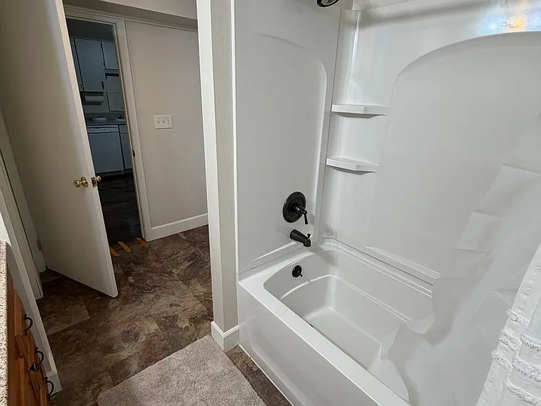 2726 Virginia Ln — Photo 2