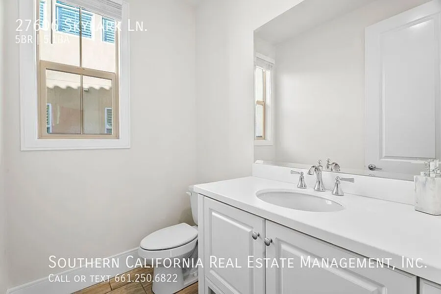 Five Bedroom Home with Downstairs Bedroom in Five Knolls — Photo 4
