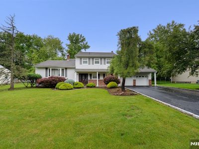 153 Sibbald Dr, Park Ridge, NJ, 07656