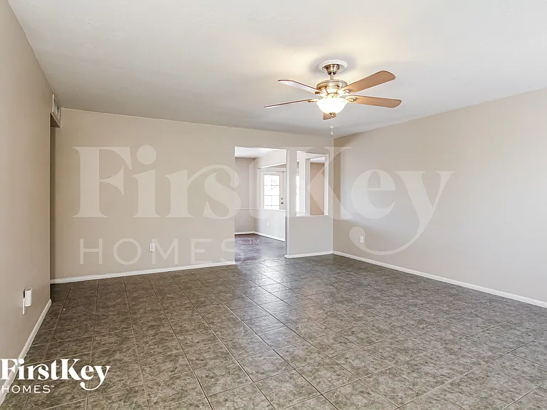 3733 E Eugie Ave — Photo 2