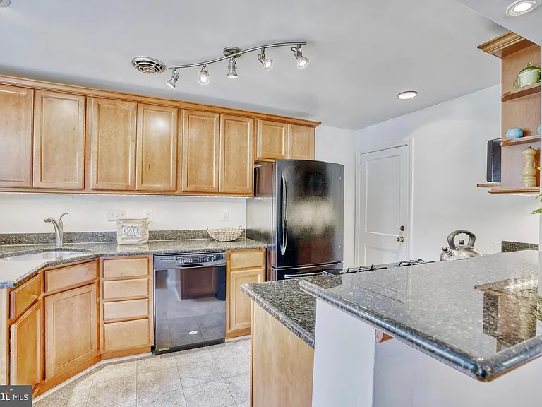 1570 Dellsway Rd — Photo 10