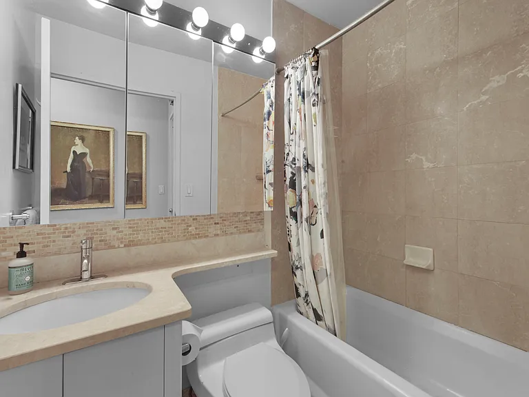 250 E 40th St #5CD — Photo 6
