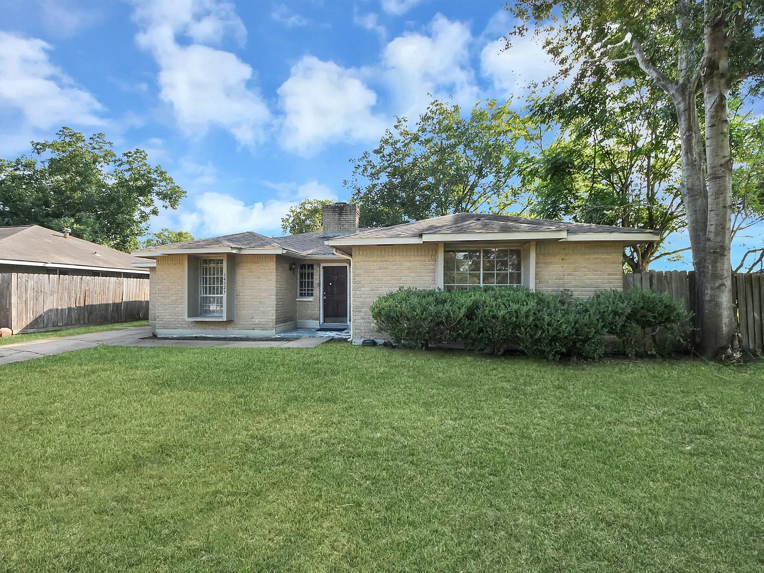 3 bed, 2.0 bath, 1337 sqft, $1,700 — Photo 2