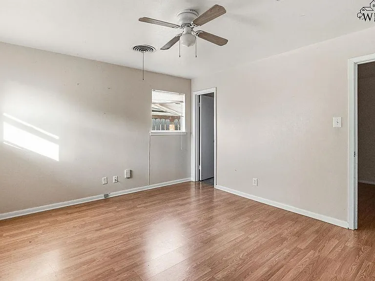 4202 Meadowbrook Dr — Photo 15