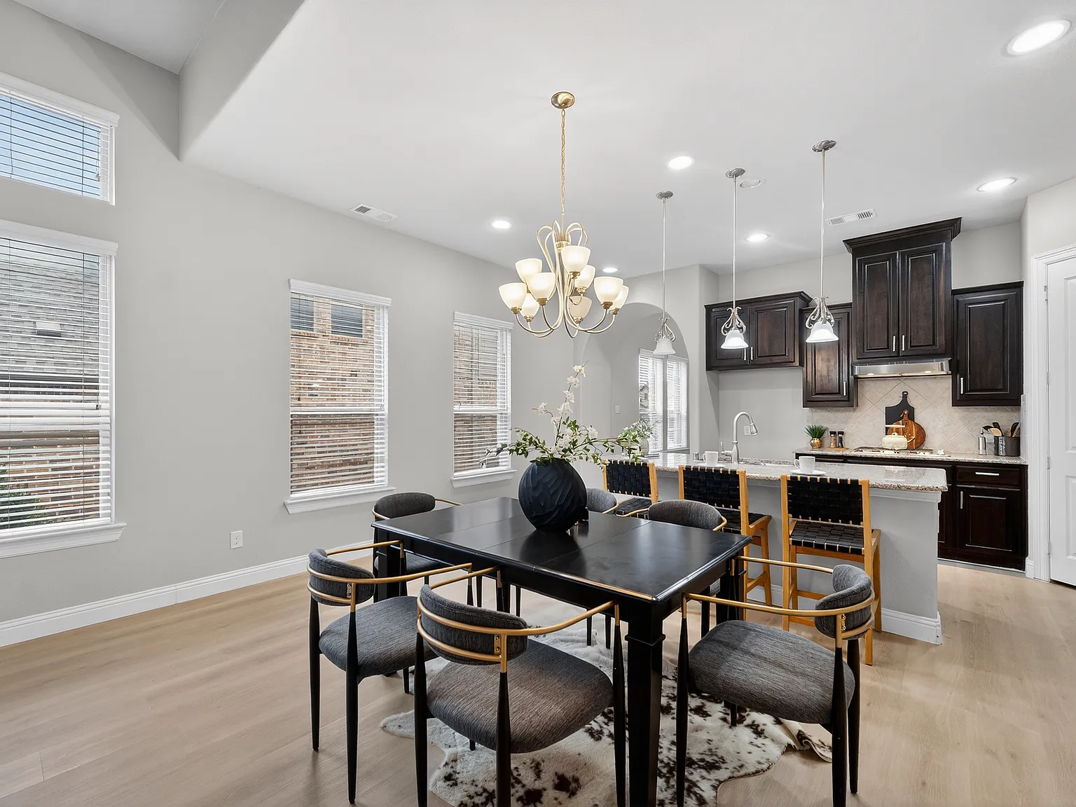3 bed, 2704 sqft, $2,900 — Photo 3