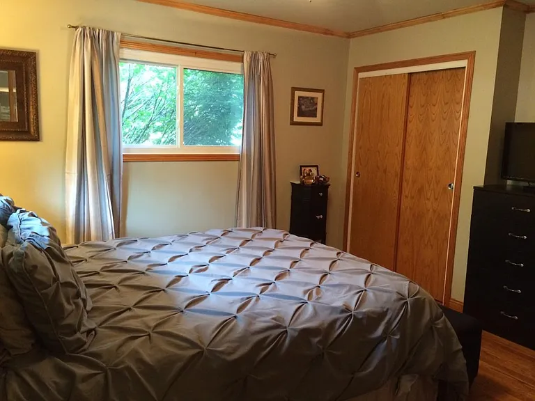 Master Bedroom (2)