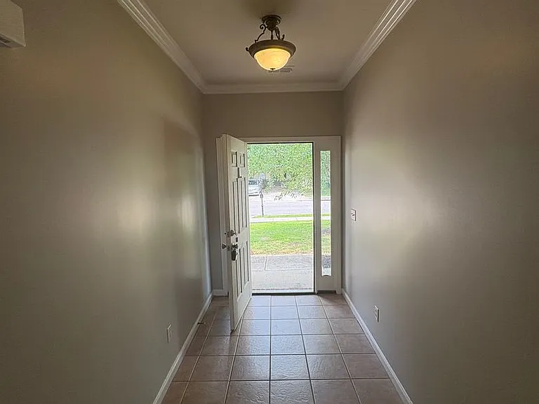 2131 Spaulding Pl — Photo 2