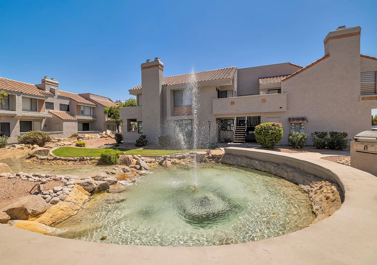 Updated 1 bed 1 Bath Scottsdale Ranch Condo - Available Now! — Photo 2
