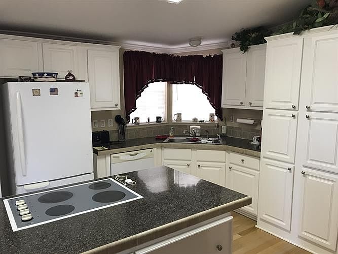 2nd image of 3167 Carpenter Ln