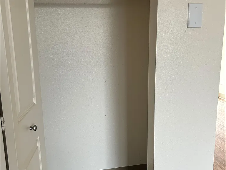 Mt. Pleasant Apartments — Photo 24