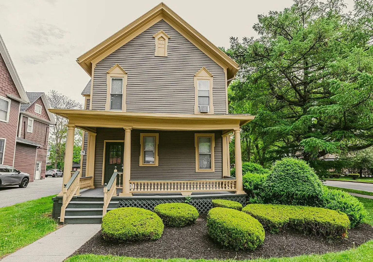 49 Vick Park A — Photo 1