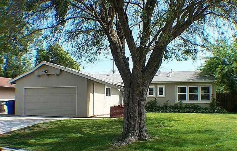 2262 67th Ave photo 1