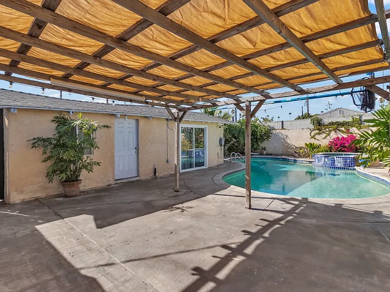 2819 Exposition Pl — Photo 27