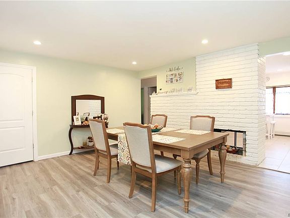 5th image of 117 E Cabot Ln