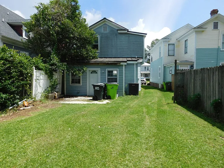 304 Avenue A — Photo 32