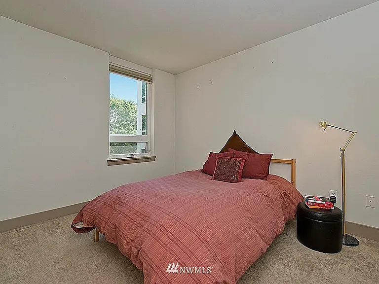 4547 8th Ave NE #405 — Photo 6
