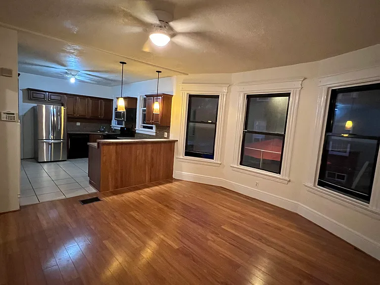 696 Kossuth St #1 — Photo 3