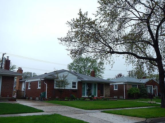 4th image of 24417 Harmon St
