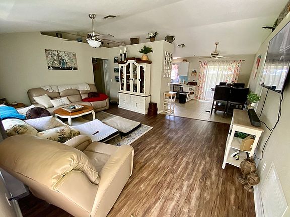 5th image of 690 NE 130th Ct