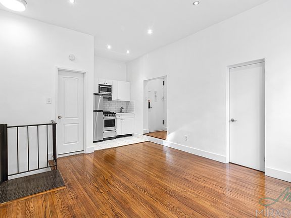 4th image of 440 E 85th St APT 1F
