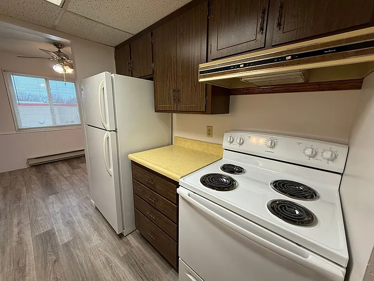 1116 2nd Street SE - Uptown Apartments — Photo 24