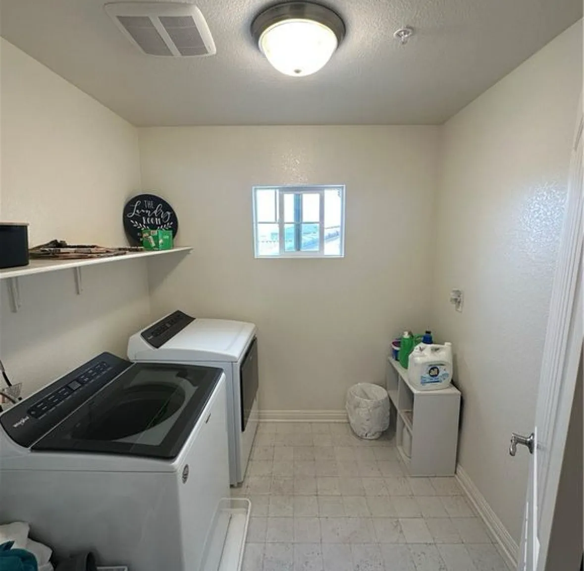 4 bed, 2.5 bath, 2526 sqft, $3,000 — Photo 4