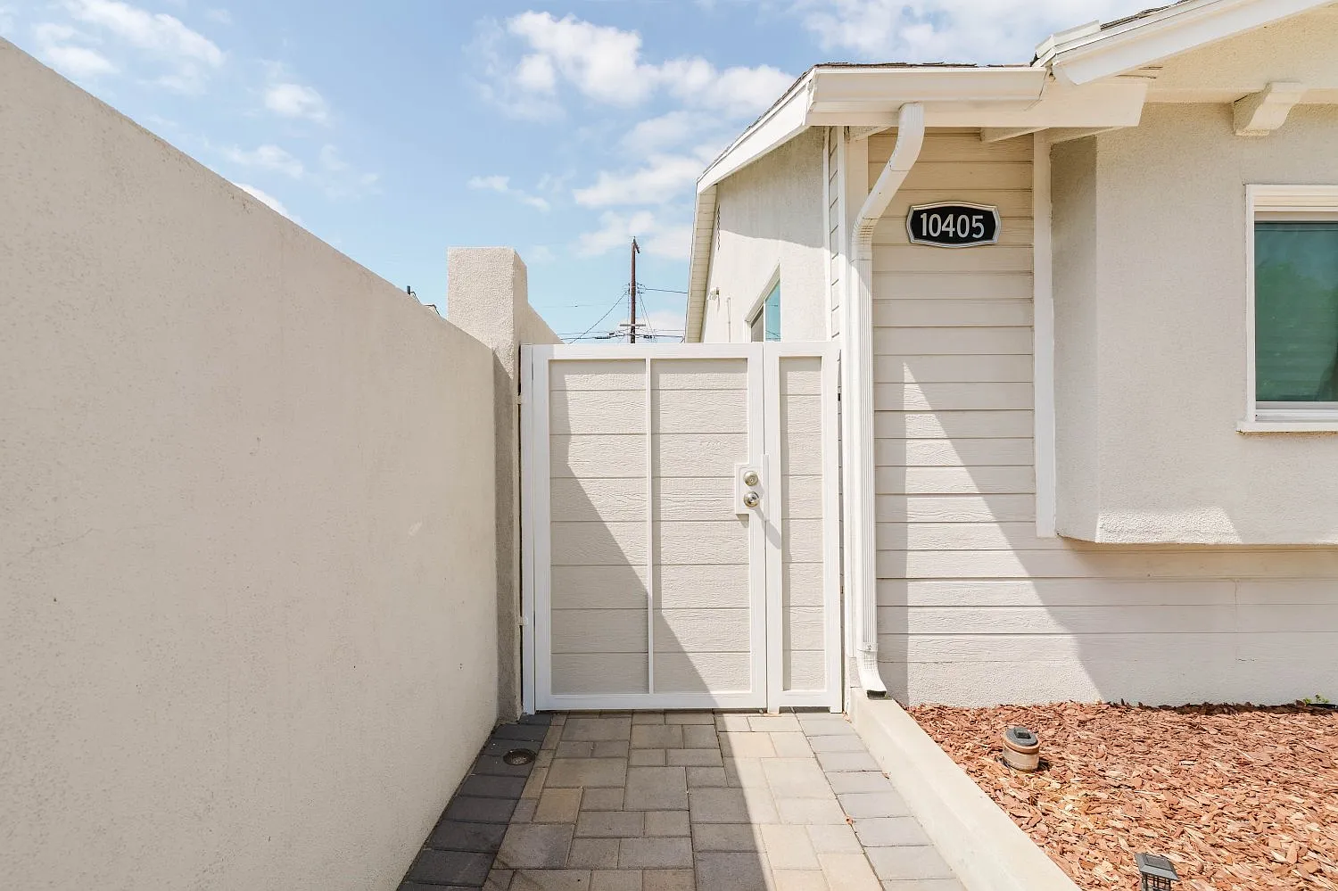 3 bed, 1200 sqft, $4,800 — Photo 2