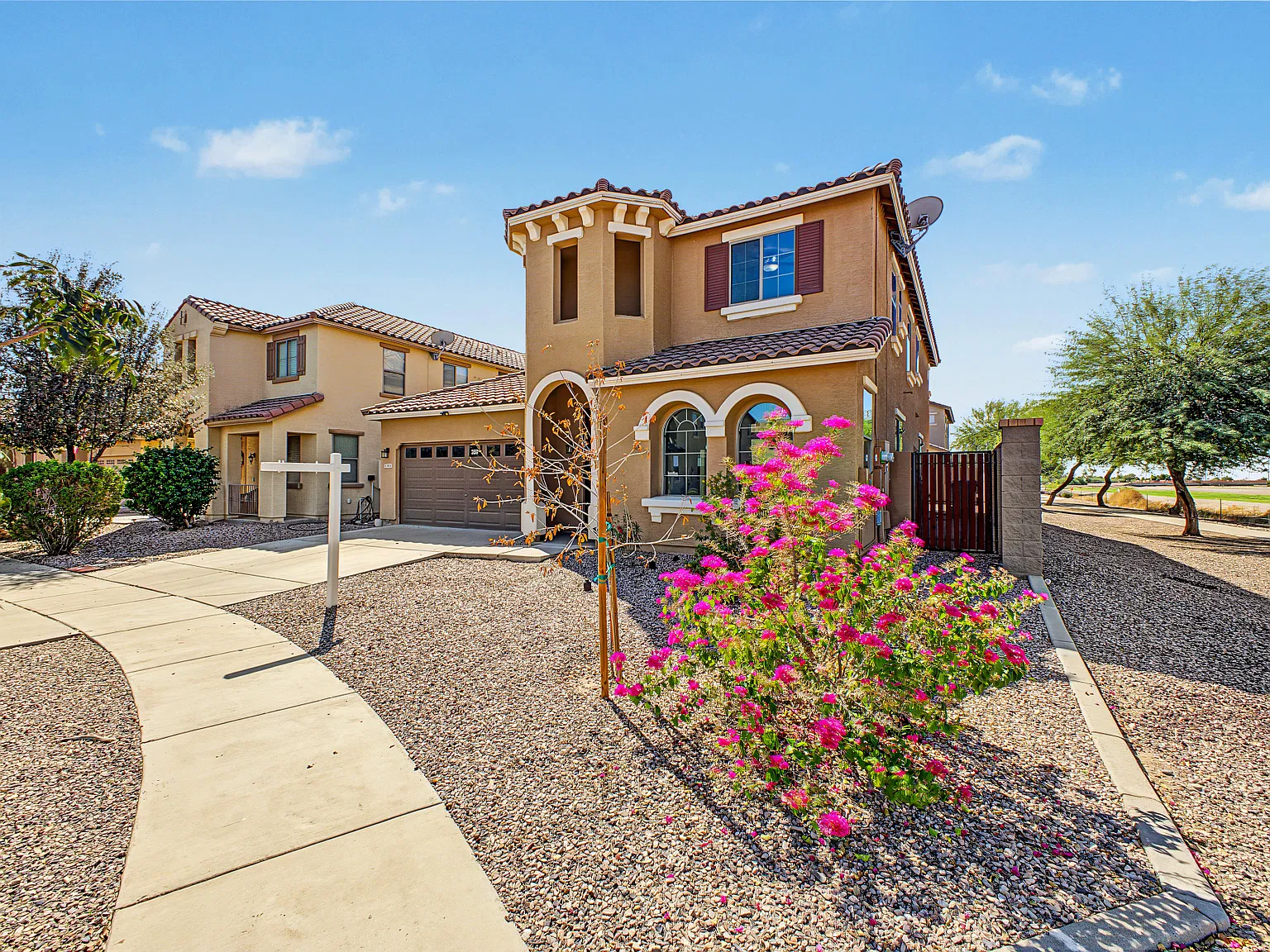 5 bed, 2523 sqft, $3,199 — Photo 4