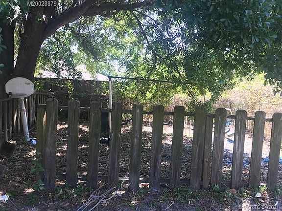 5th image of 2095 SE Camden St