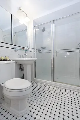 Rented by R New York | media 8