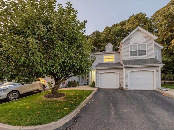 48 Leeward Court #48, Port Jefferson, NY 11777