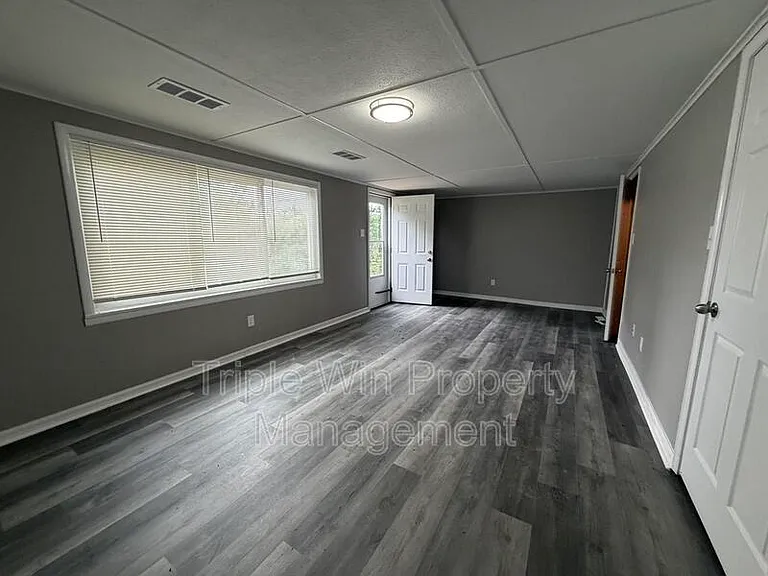 63 Patricia Pl — Photo 6