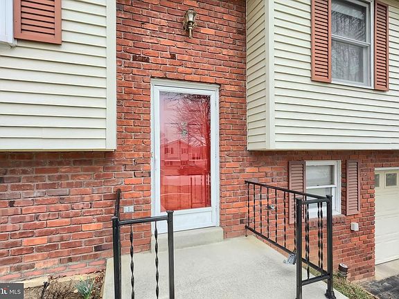 4th image of 44 Colonial Dr