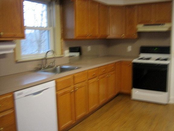 Large Eat-in Kitchen