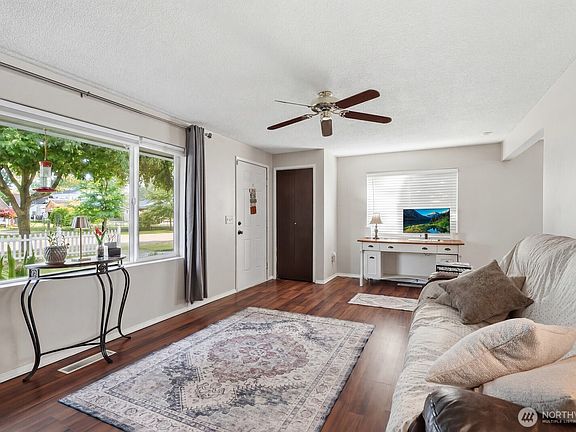 4th image of 33620 SE 43rd Street