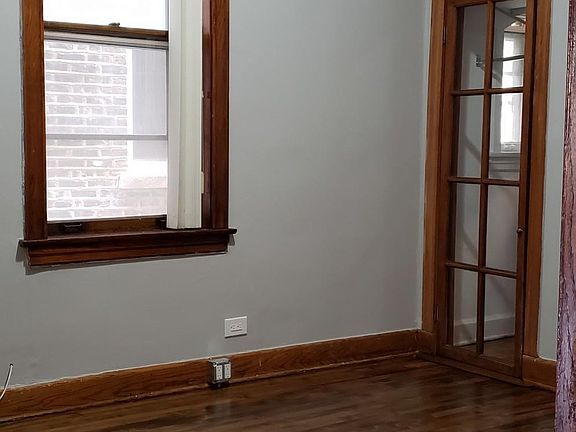 4th image of 2627 W Walton St