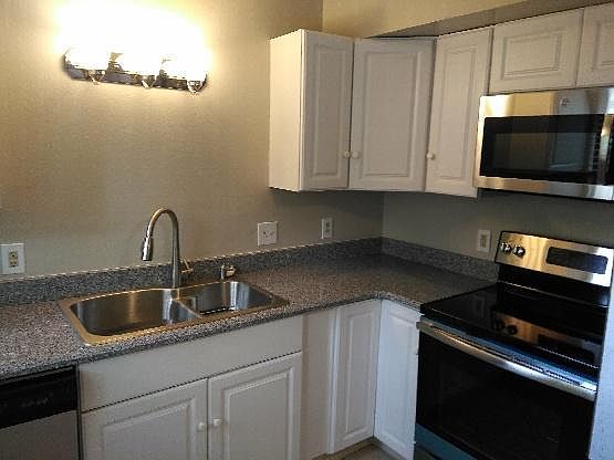 1st image of 1615 Cottonwood Dr APT 1