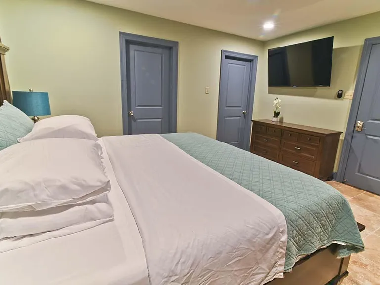 Bedroom 2 Cal King Bed